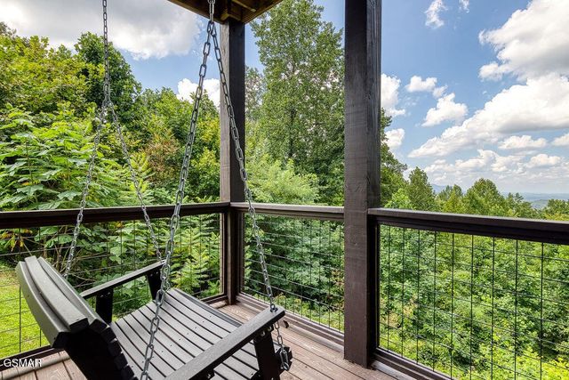 827 Kings Way, Gatlinburg, TN 37738