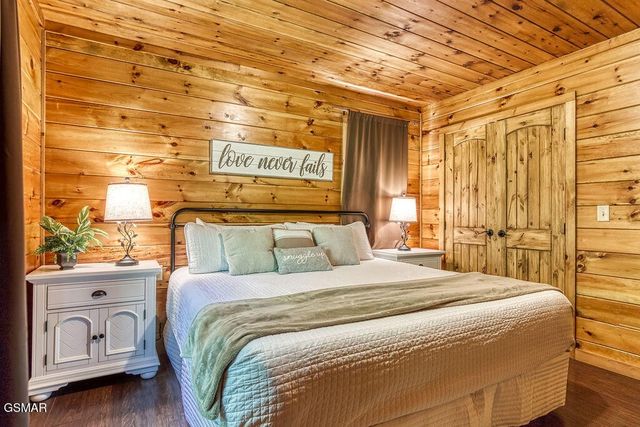 827 Kings Way, Gatlinburg, TN 37738