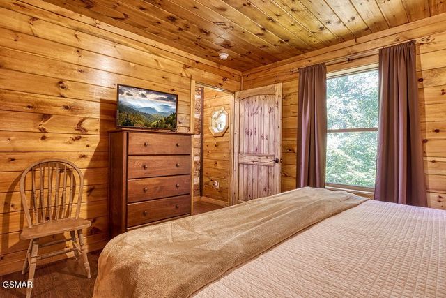 827 Kings Way, Gatlinburg, TN 37738