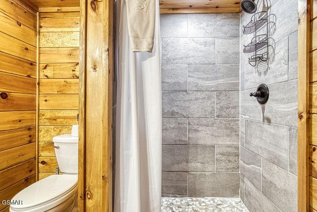 827 Kings Way, Gatlinburg, TN 37738