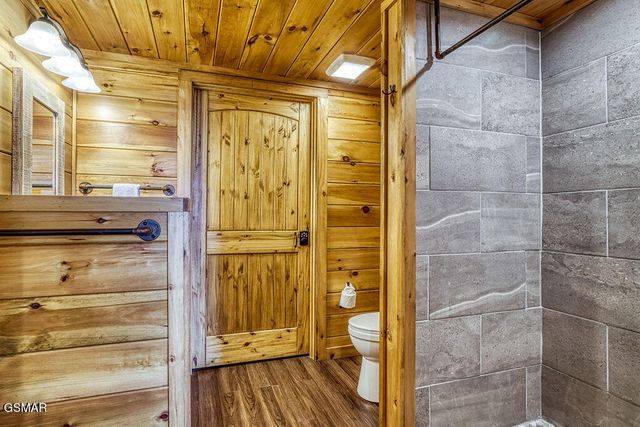 827 Kings Way, Gatlinburg, TN 37738