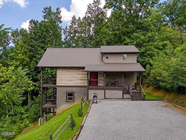 827 Kings Way, Gatlinburg, TN 37738