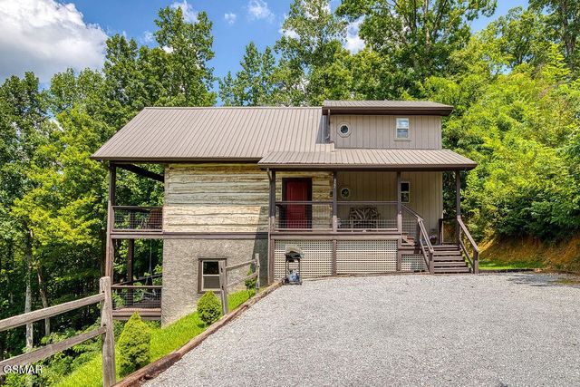 827 Kings Way, Gatlinburg, TN 37738