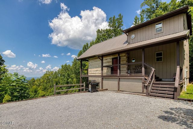 827 Kings Way, Gatlinburg, TN 37738
