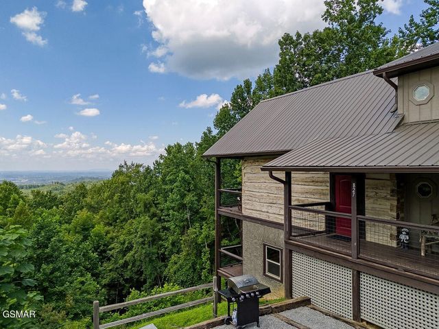827 Kings Way, Gatlinburg, TN 37738