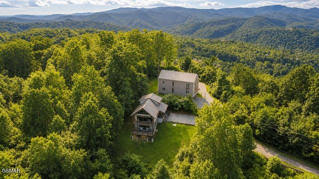 827 Kings Way, Gatlinburg, TN 37738