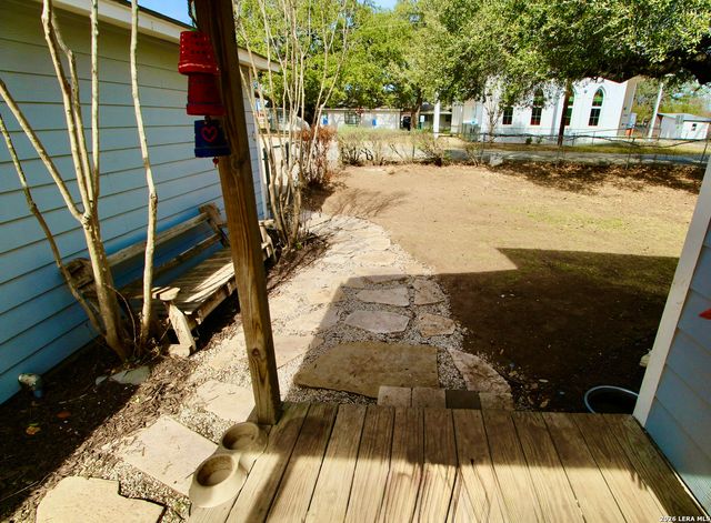 19231 Benton, Lytle, TX 78052