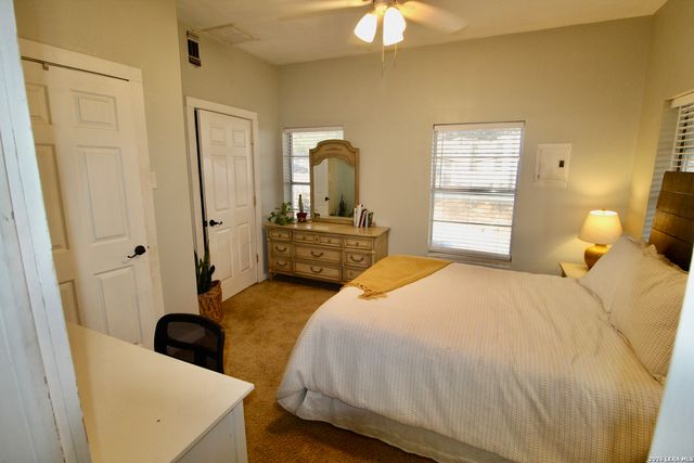 19231 Benton, Lytle, TX 78052