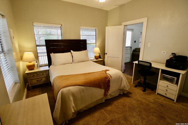 19231 Benton, Lytle, TX 78052