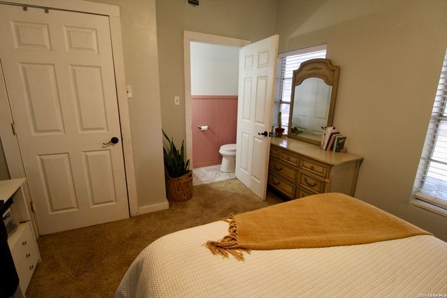 19231 Benton, Lytle, TX 78052