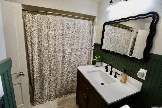 19231 Benton, Lytle, TX 78052