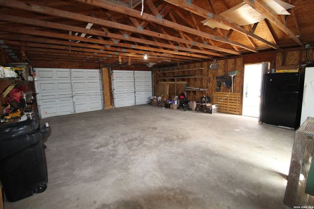 19231 Benton, Lytle, TX 78052