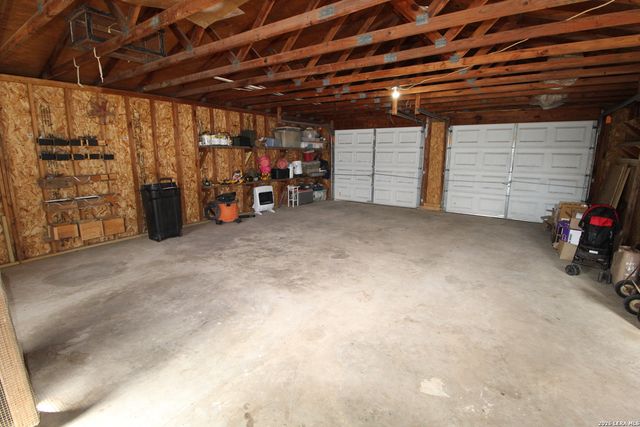 19231 Benton, Lytle, TX 78052