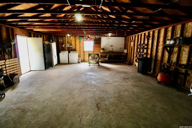 19231 Benton, Lytle, TX 78052