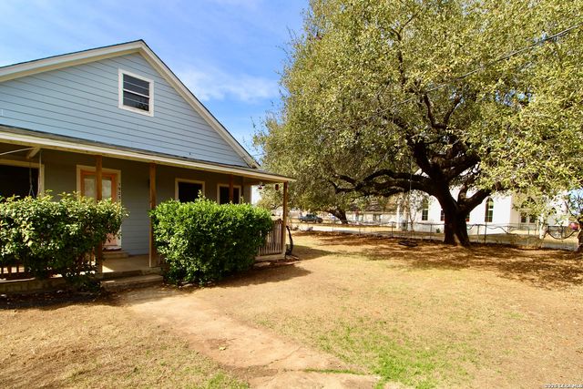 19231 Benton, Lytle, TX 78052