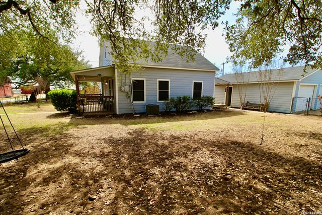 19231 Benton, Lytle, TX 78052