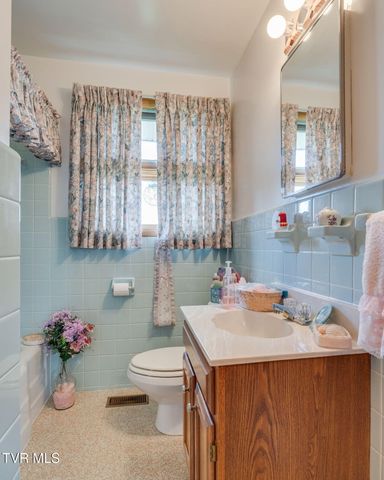 801 Mimosa Drive, Kingsport, TN 37660