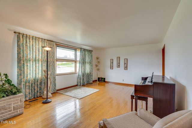 801 Mimosa Drive, Kingsport, TN 37660