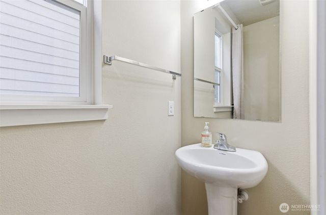 1569 NE Fontaine Way, Poulsbo, WA 98370