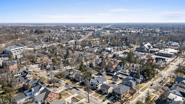 667 Oak Avenue, Birmingham, MI 48009