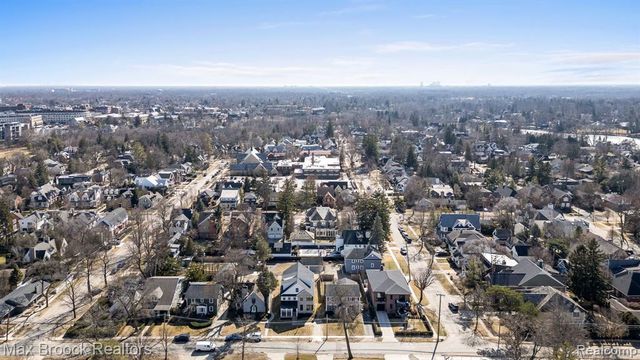 667 Oak Avenue, Birmingham, MI 48009