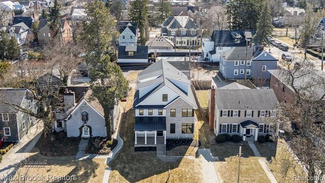 667 Oak Avenue, Birmingham, MI 48009