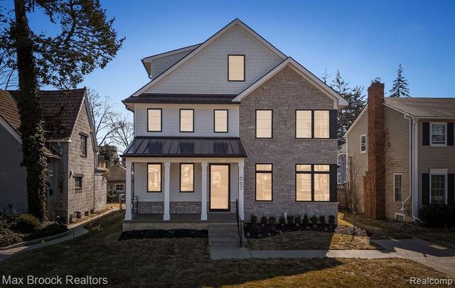 667 Oak Avenue, Birmingham, MI 48009