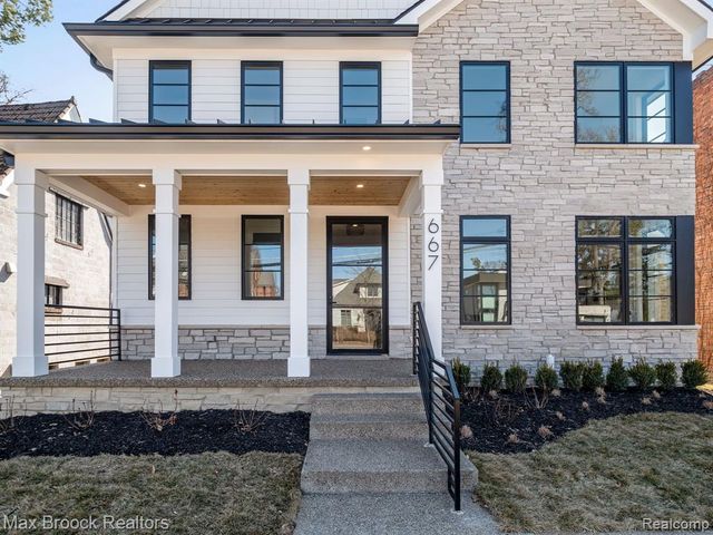 667 Oak Avenue, Birmingham, MI 48009