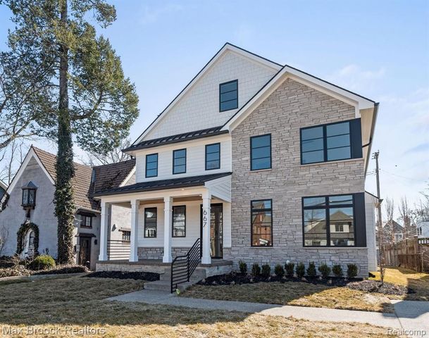 667 Oak Avenue, Birmingham, MI 48009