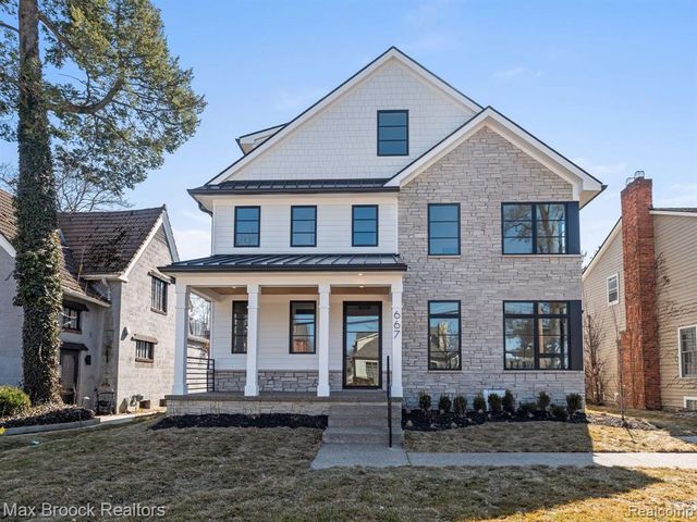 667 Oak Avenue, Birmingham, MI 48009