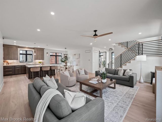 667 Oak Avenue, Birmingham, MI 48009