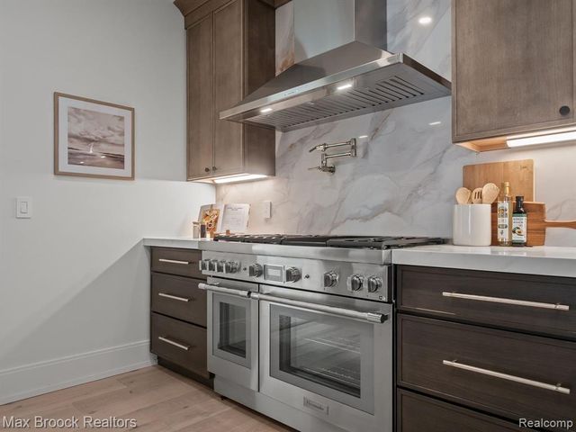 667 Oak Avenue, Birmingham, MI 48009