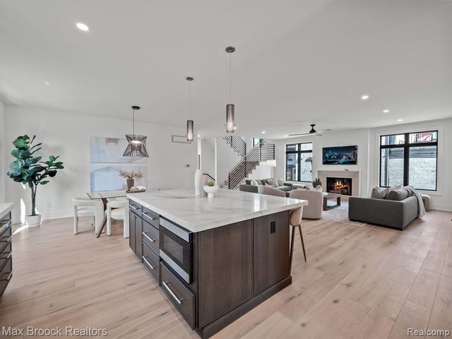 667 Oak Avenue, Birmingham, MI 48009