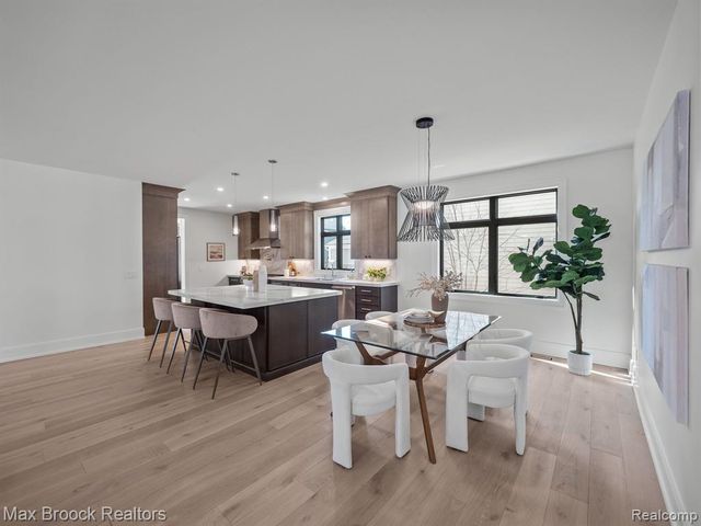 667 Oak Avenue, Birmingham, MI 48009