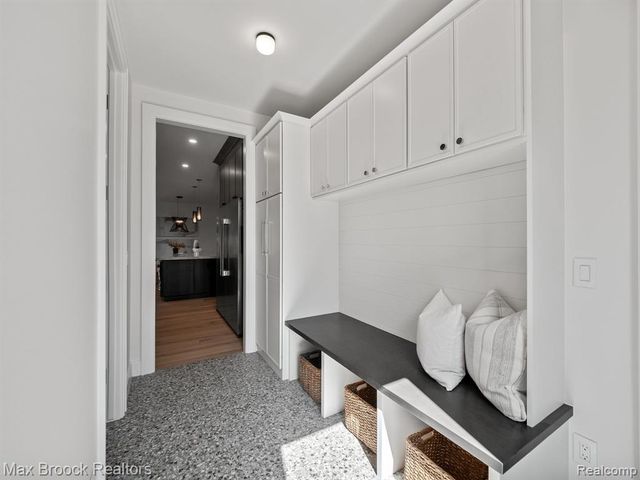 667 Oak Avenue, Birmingham, MI 48009