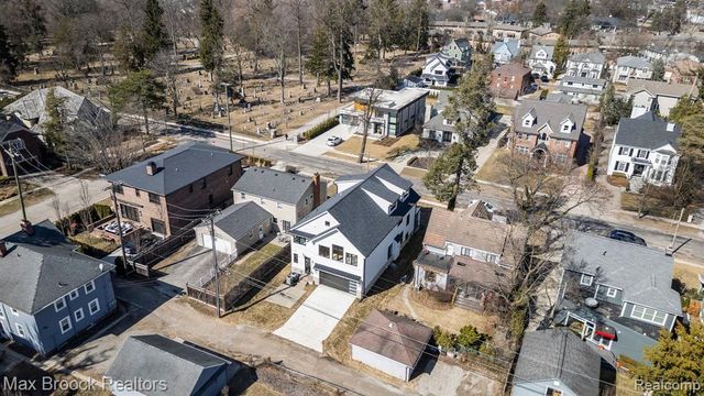 667 Oak Avenue, Birmingham, MI 48009