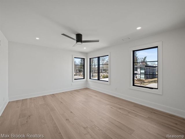 667 Oak Avenue, Birmingham, MI 48009