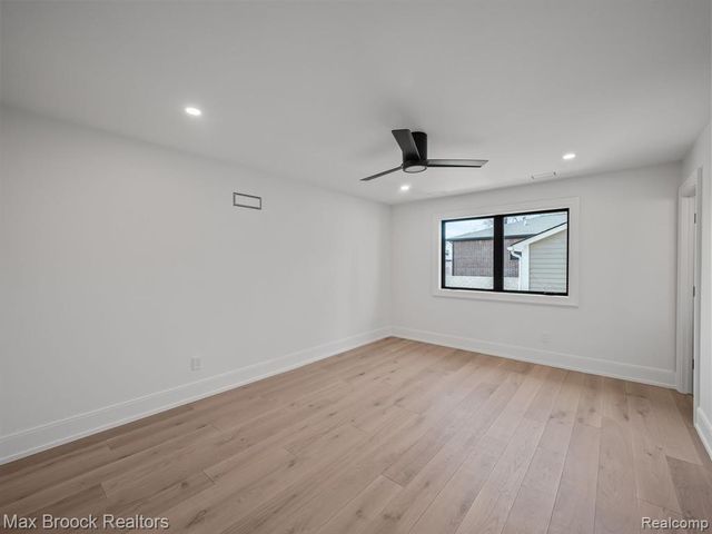 667 Oak Avenue, Birmingham, MI 48009