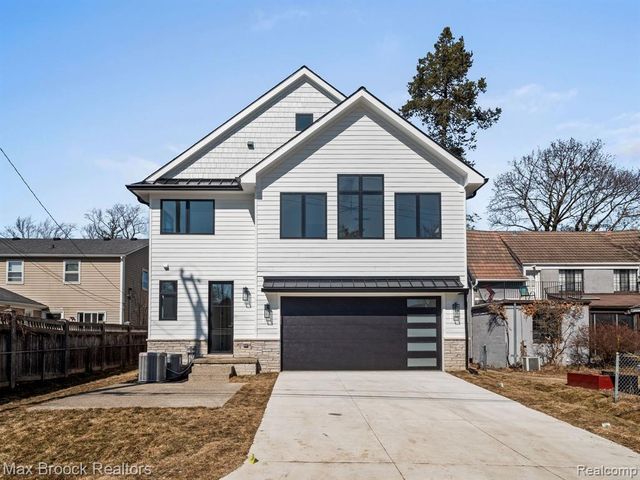 667 Oak Avenue, Birmingham, MI 48009