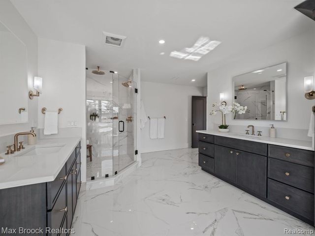 667 Oak Avenue, Birmingham, MI 48009