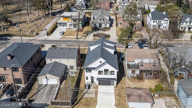 667 Oak Avenue, Birmingham, MI 48009