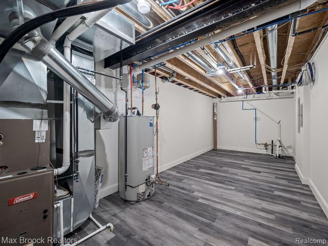 667 Oak Avenue, Birmingham, MI 48009