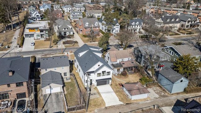 667 Oak Avenue, Birmingham, MI 48009