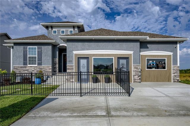 18370 W 205th Street, Spring Hill, KS 66083