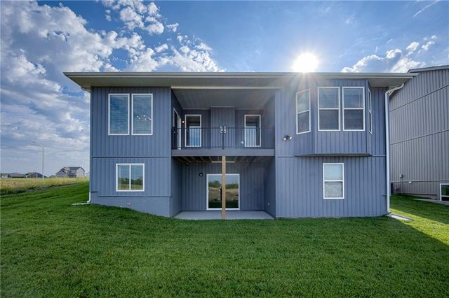 18370 W 205th Street, Spring Hill, KS 66083