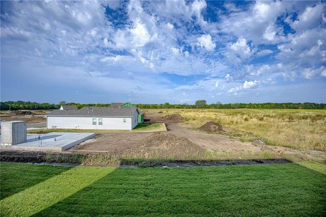 18370 W 205th Street, Spring Hill, KS 66083