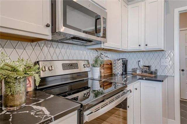 18370 W 205th Street, Spring Hill, KS 66083