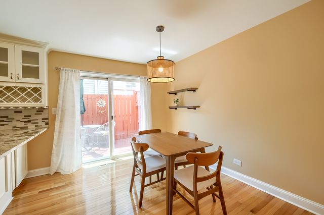 415 Park Avenue D, River Forest, IL 60305