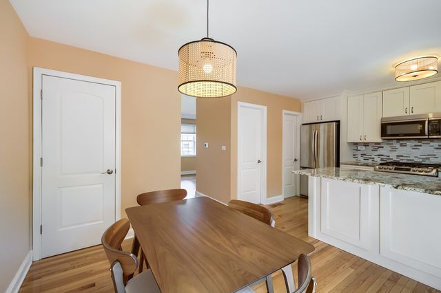 415 Park Avenue D, River Forest, IL 60305