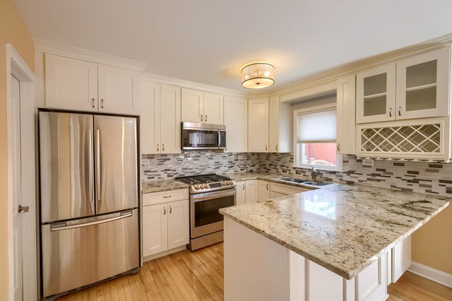 415 Park Avenue D, River Forest, IL 60305